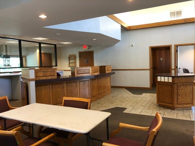 8225 Fox River Dr, Newark, IL 60541